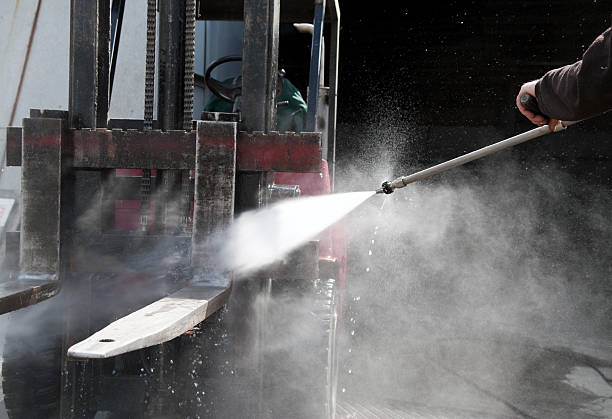 Best Concrete Pressure Washing  in Winthrop, IA